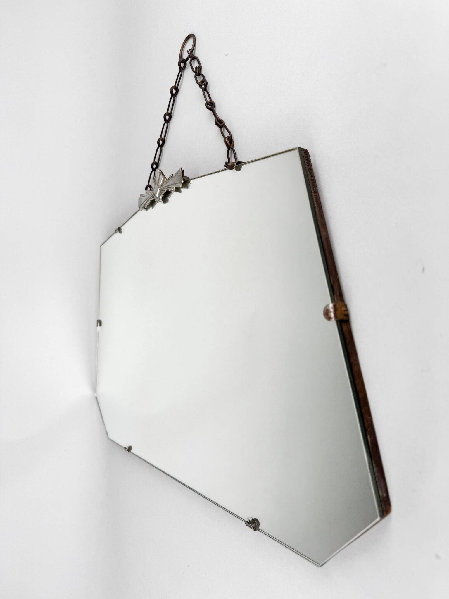 Miroir mural français des années 1950 avec garnitures chromées