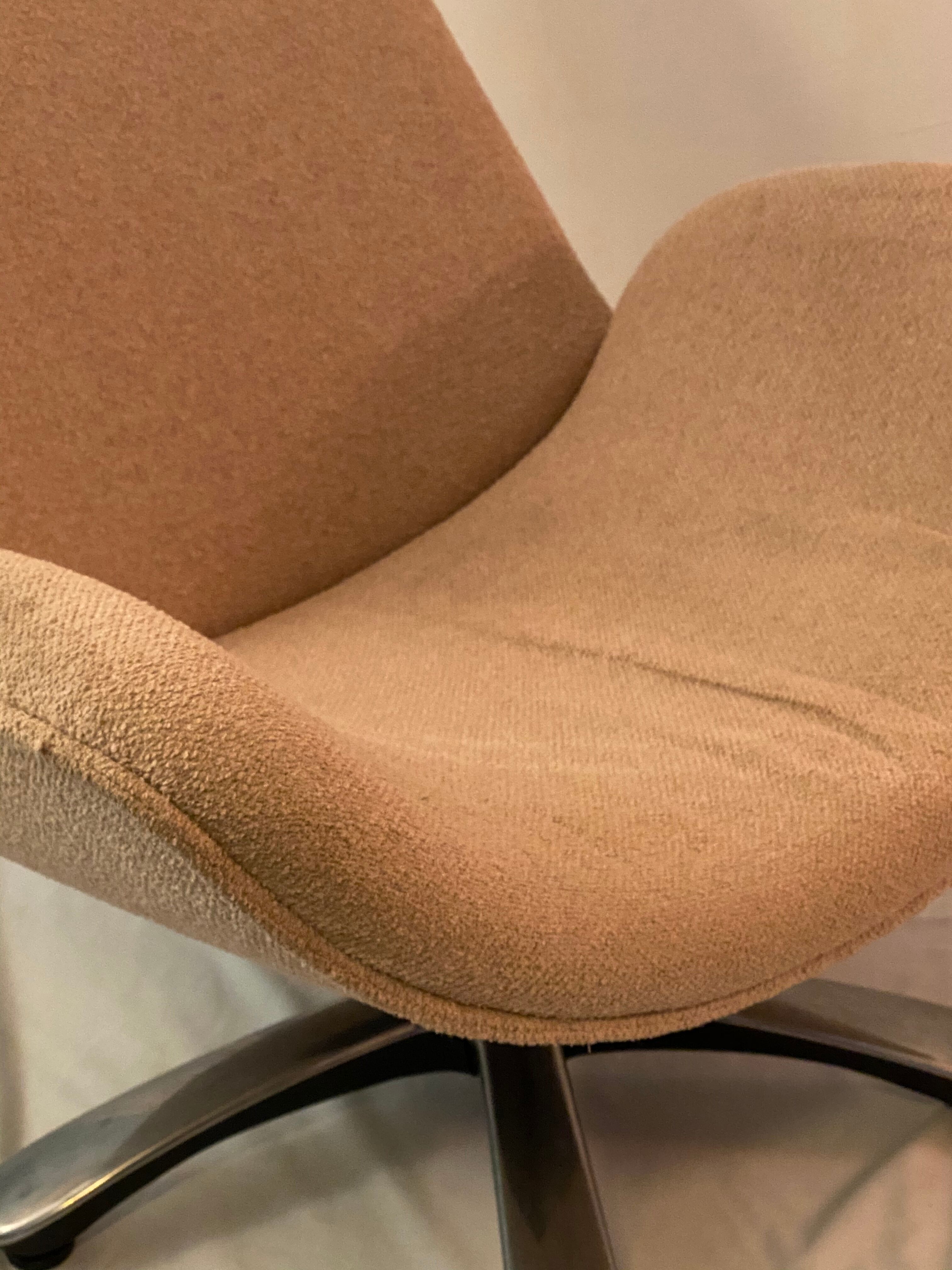 Vintage swan style swivel chair