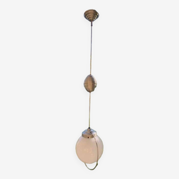 Suspension chandelier rises and falls in white opaline and counterweight