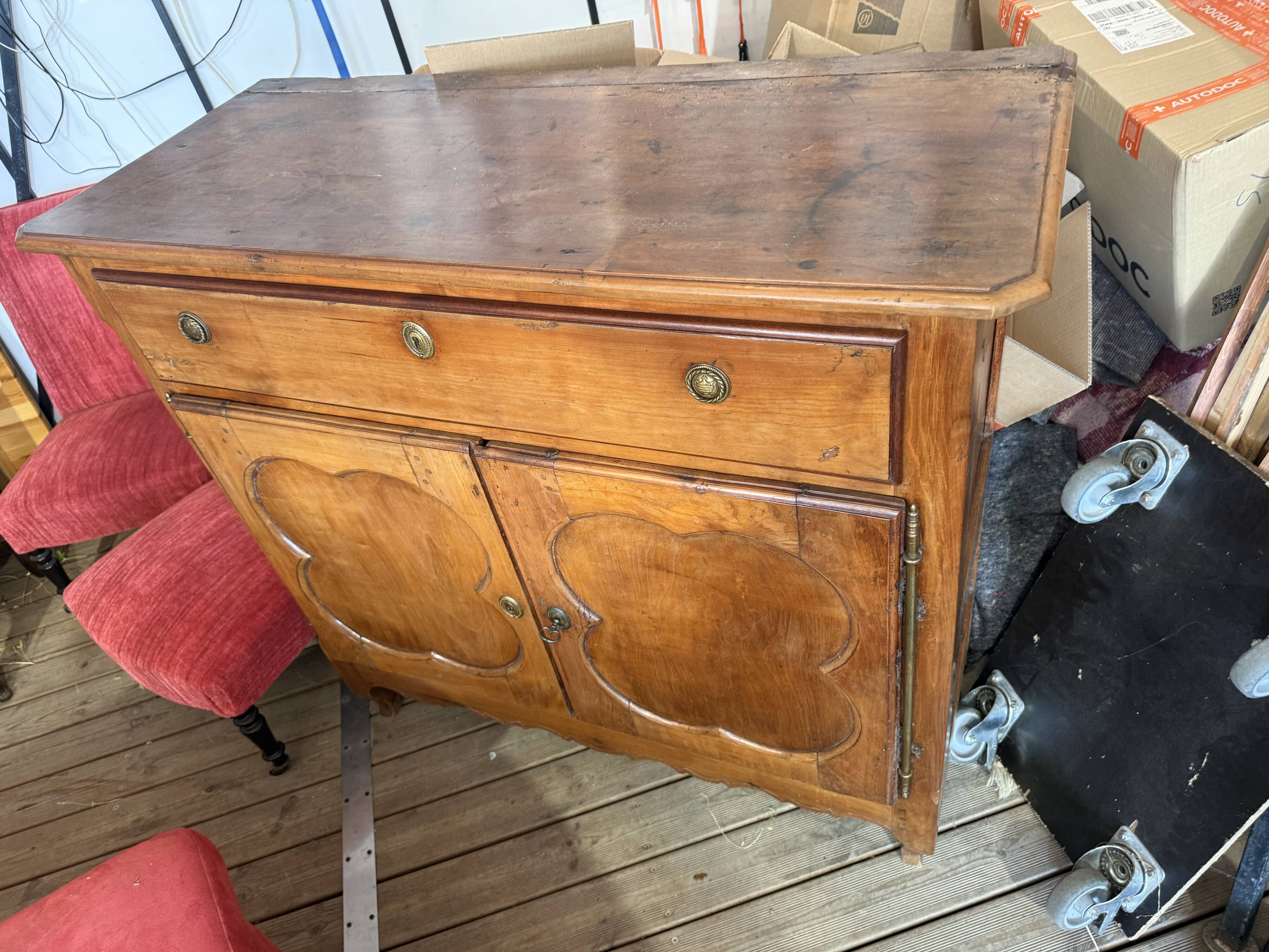Buffet bas en merisier - Modèle à cœurs