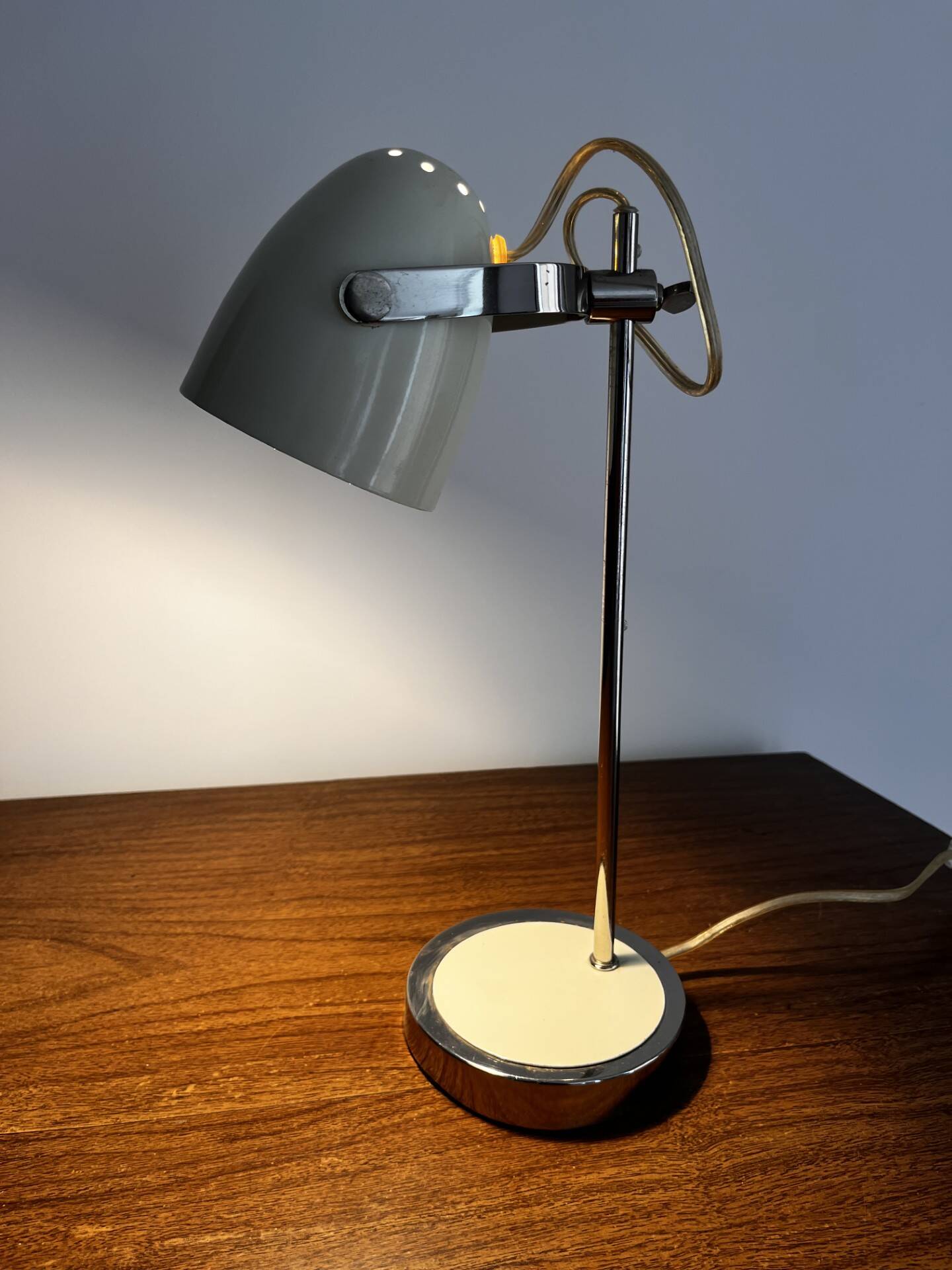 Desk lamp