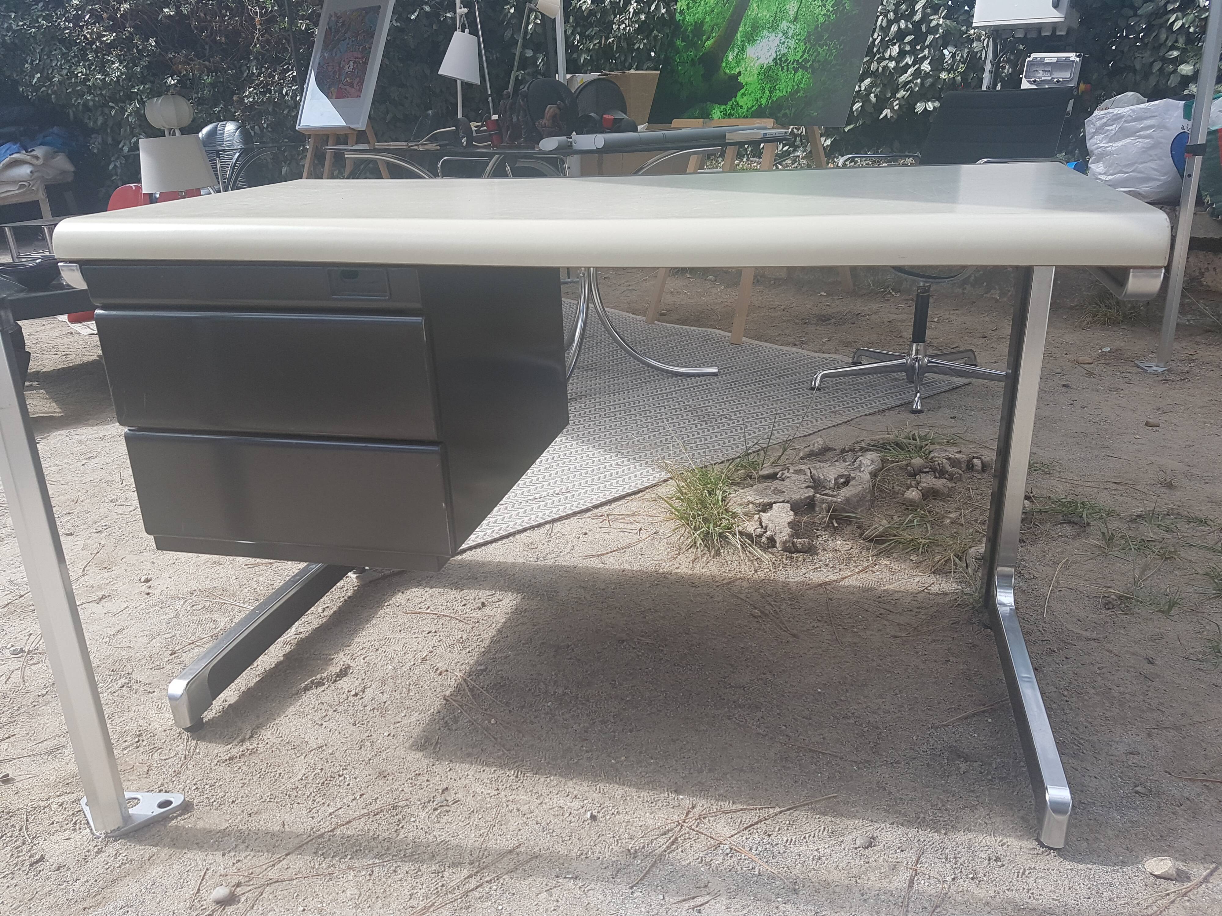 Desk 70s in metal and chrome