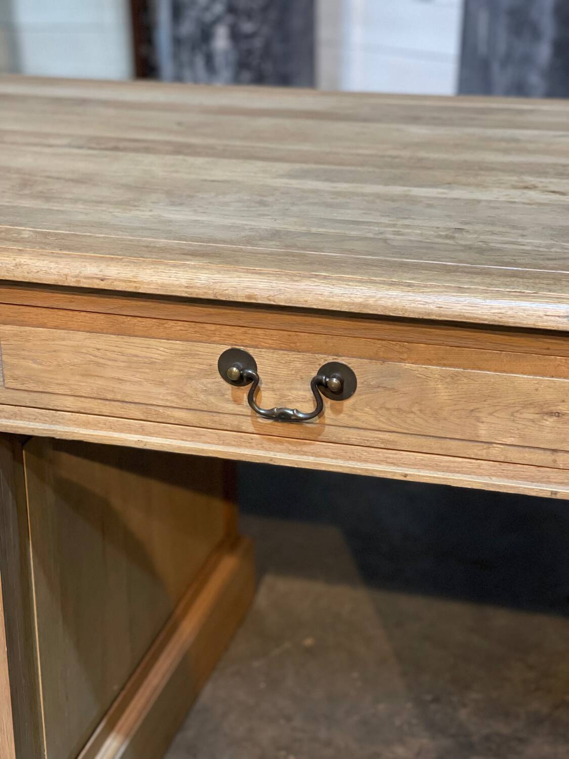 Flat oak desk