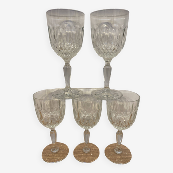 Set of 5 wine glasses