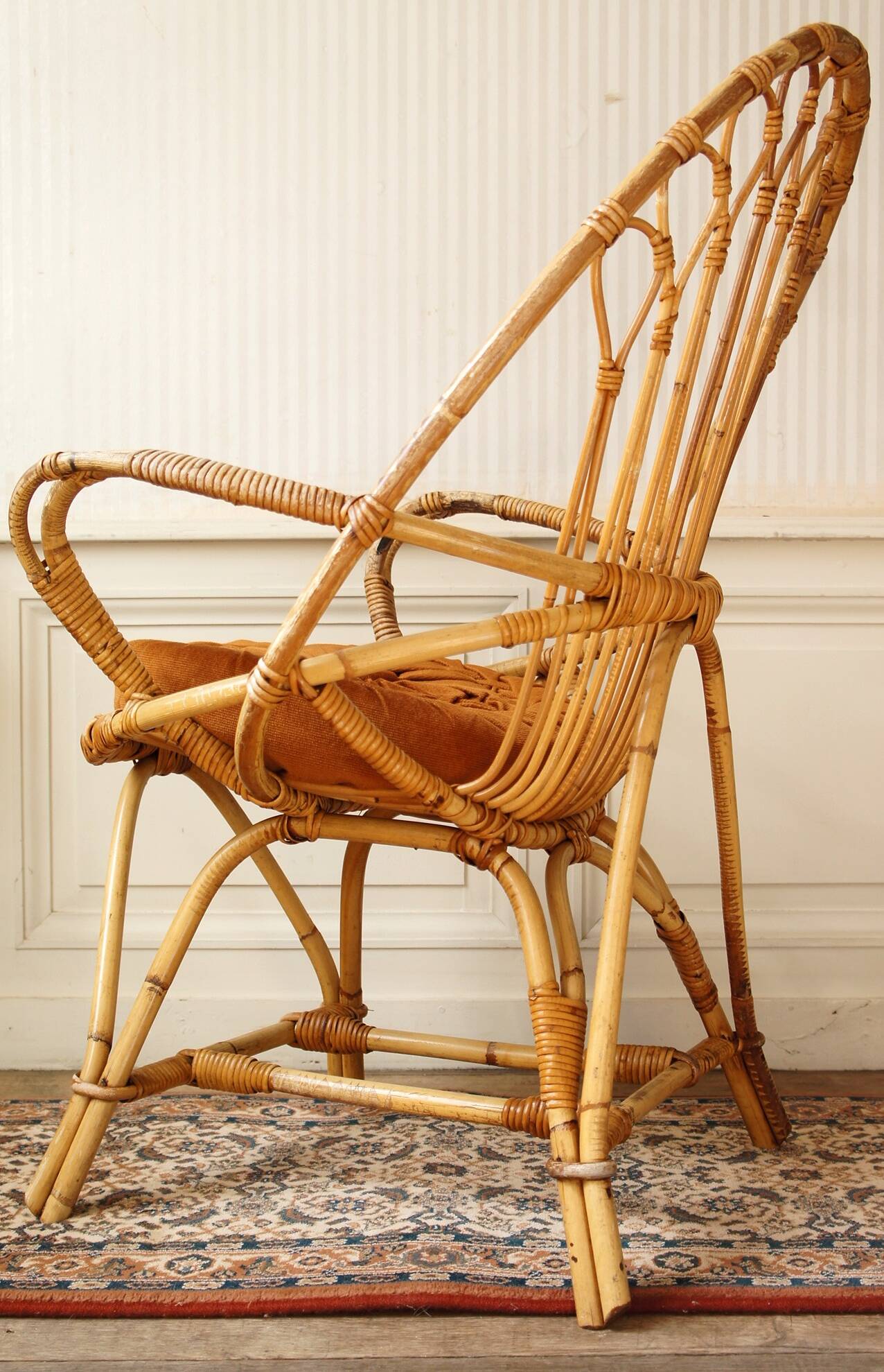 Rattan “egg” armchairs 1960 & its cushion