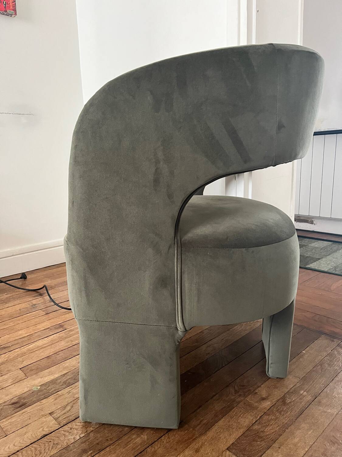 Green velvet tripod armchair