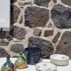 Plat creux artisanal en grès vernissé bleu marine
