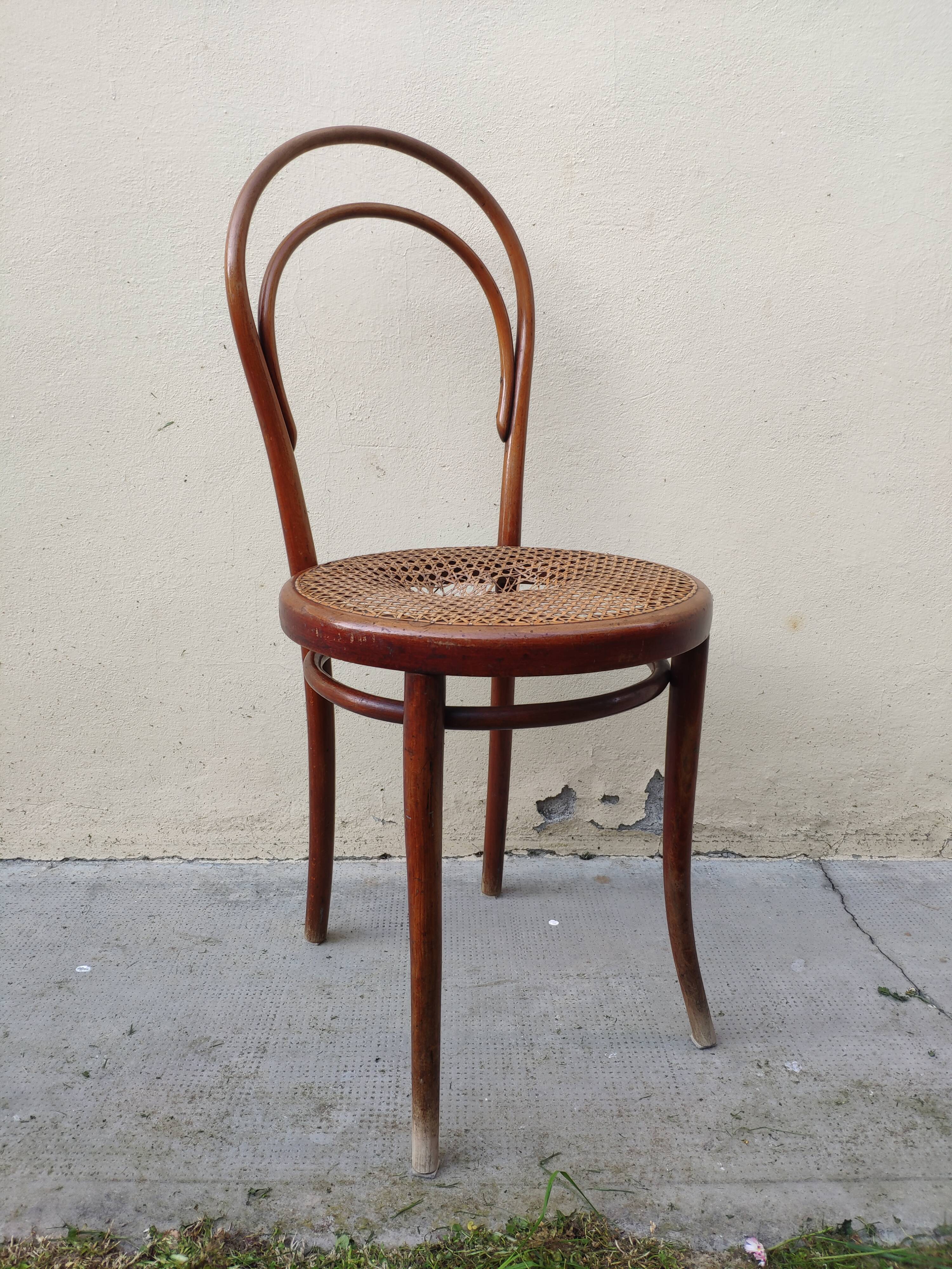 Pair of chairs Thonet n.  14 from 1861-1865, marked with a 1A label and a sun print