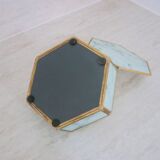Boite hexagonale imitation marbre sertie de laiton doré avec miroir