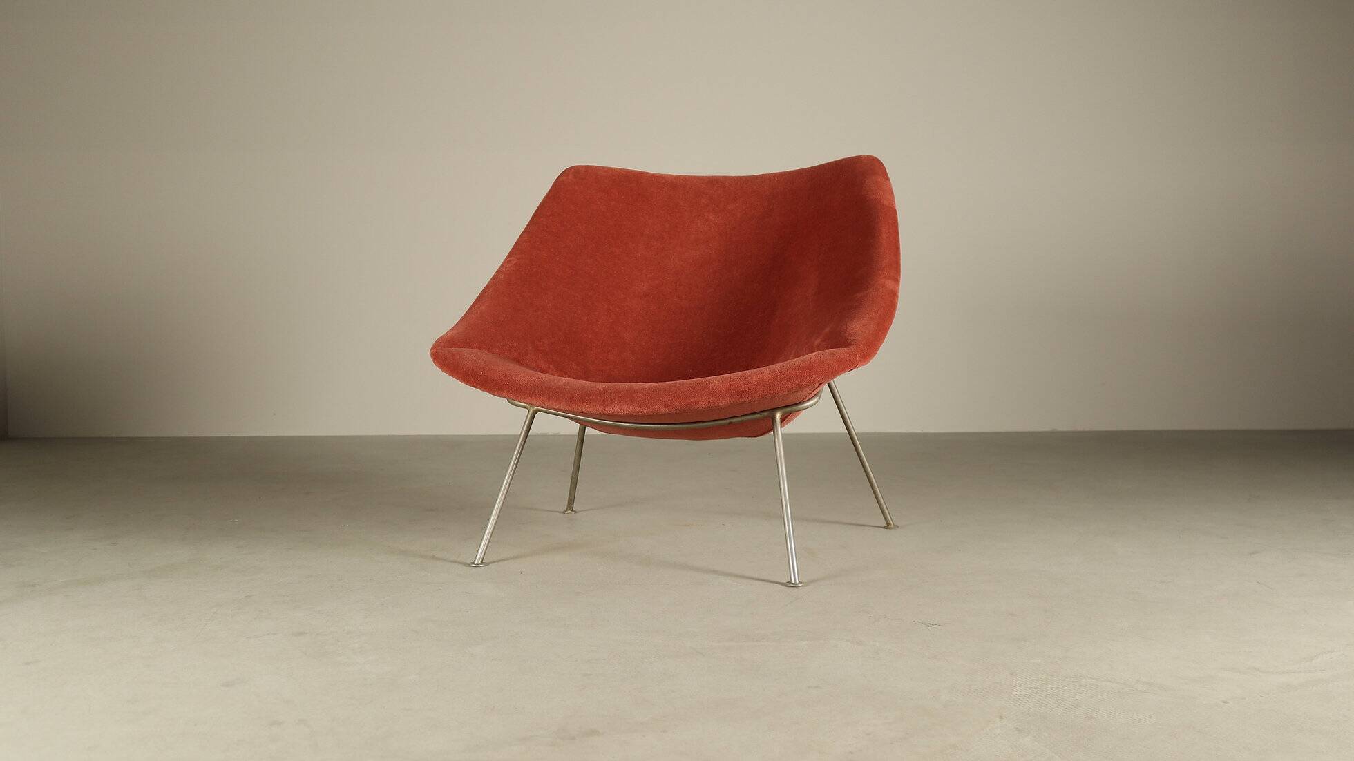 Pierre Paulin for Artifort — F156 “Little Oyster” lounge chair, 1959–1960s