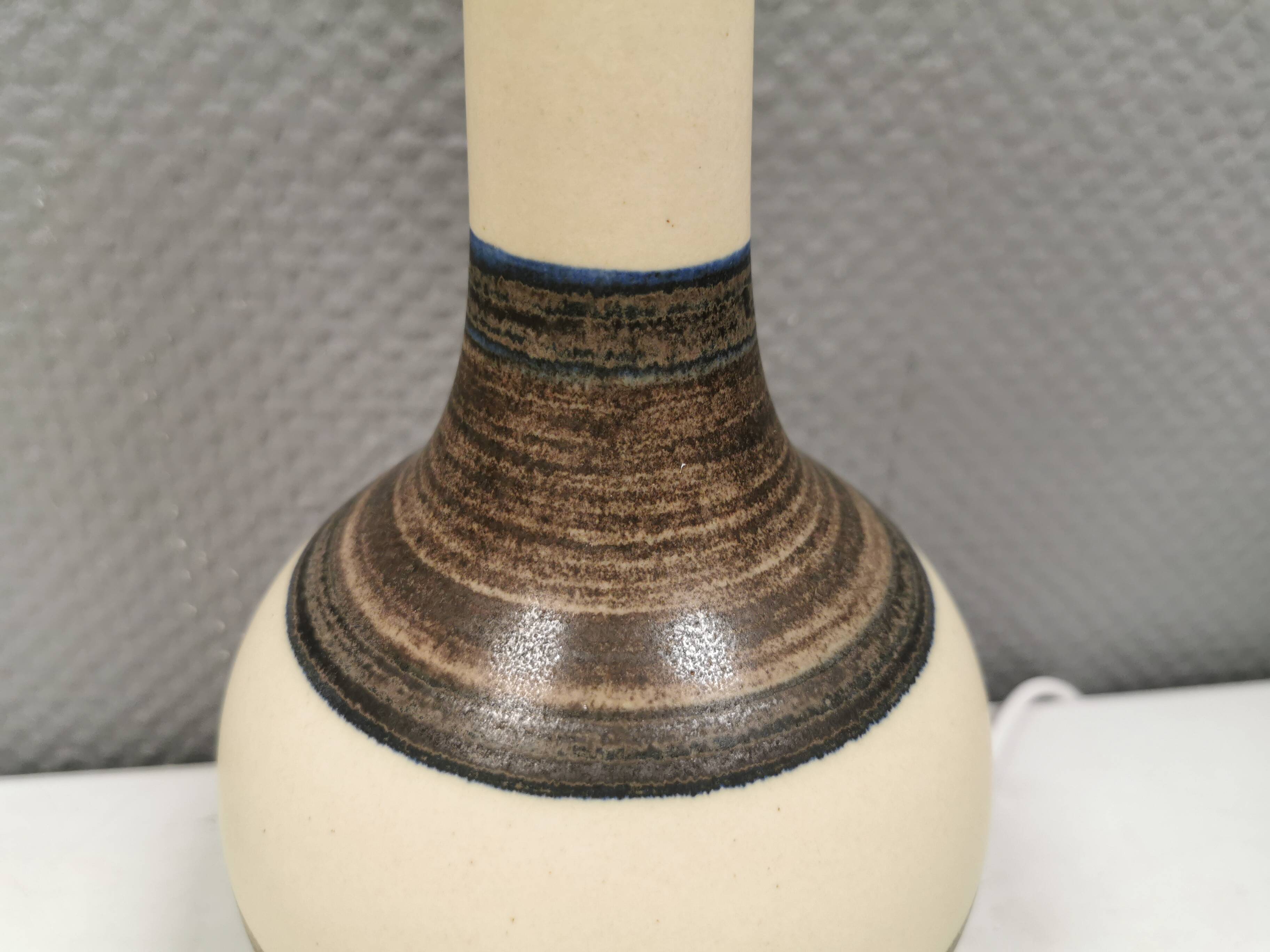 Beautiful table lamp in Ceramic, Danish and from the 1970-80s.