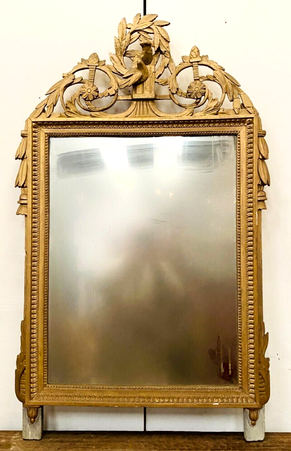 Louis XVI style mirror in wood and gilded stucco XIX century,, 122x72 cm
