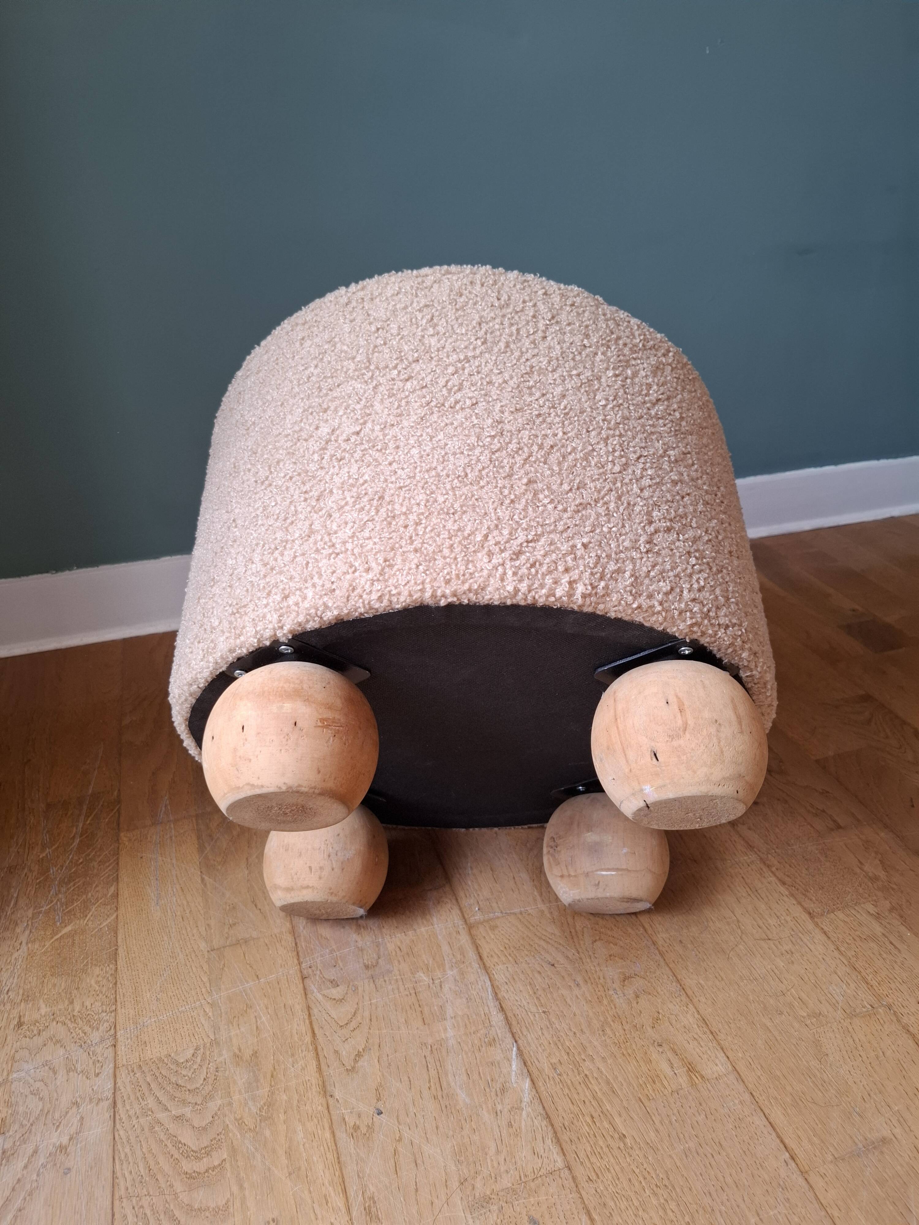 Pouffe foot balls