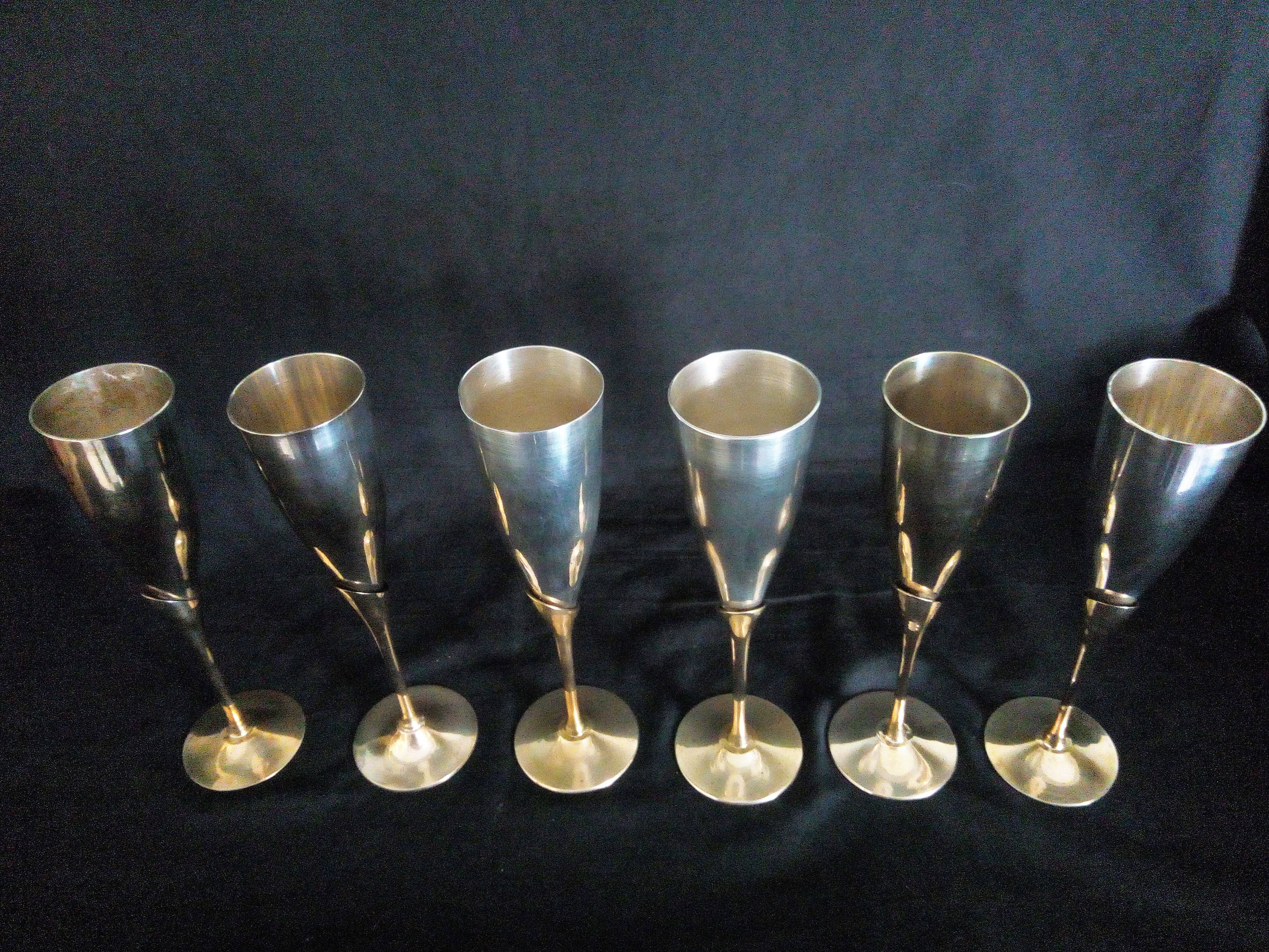 Lot of 12 silver metal flutes on brass stand