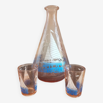 Decanter and glasses in molded glass