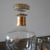 Carafe and its 8 glasses