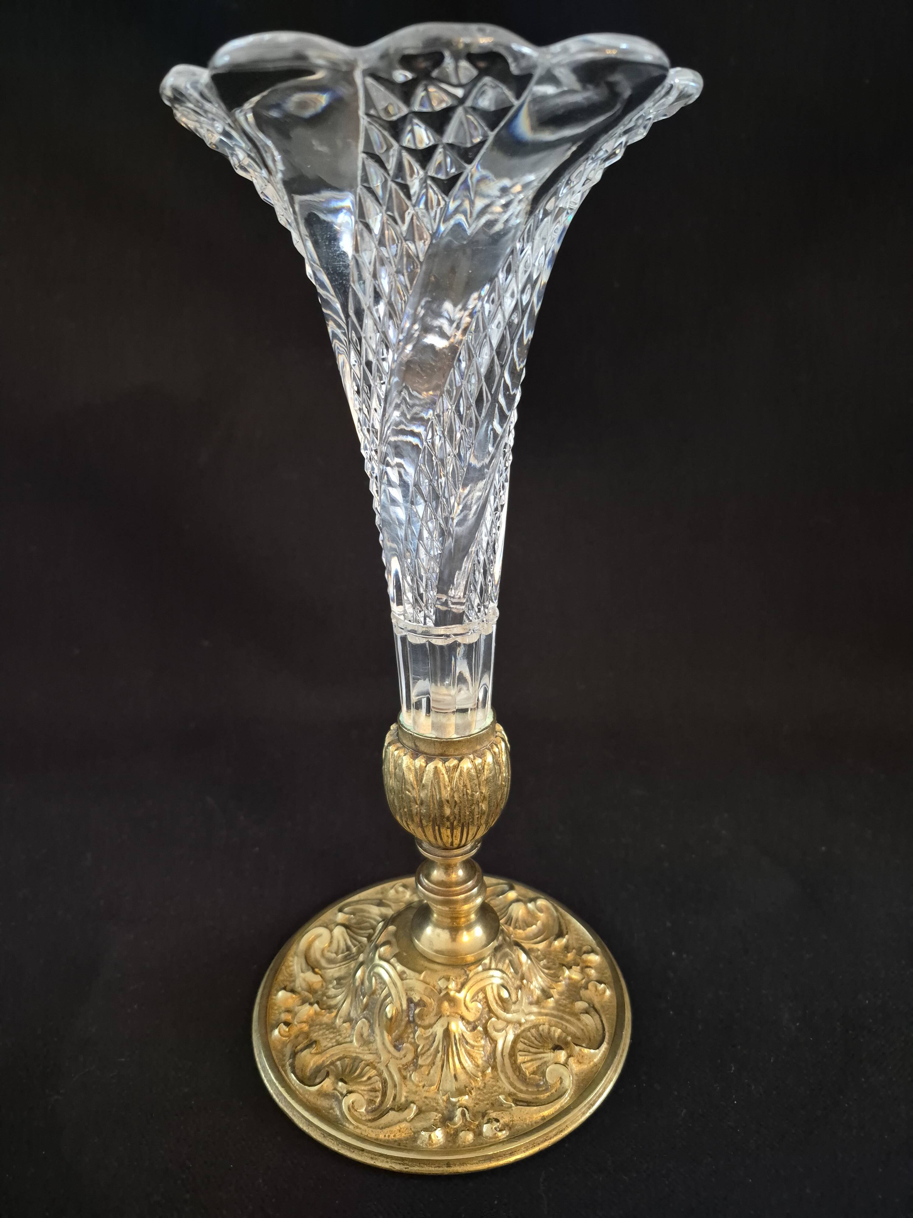 Cornet or tulip vase, centrepiece, Baccarat crystal 19th century