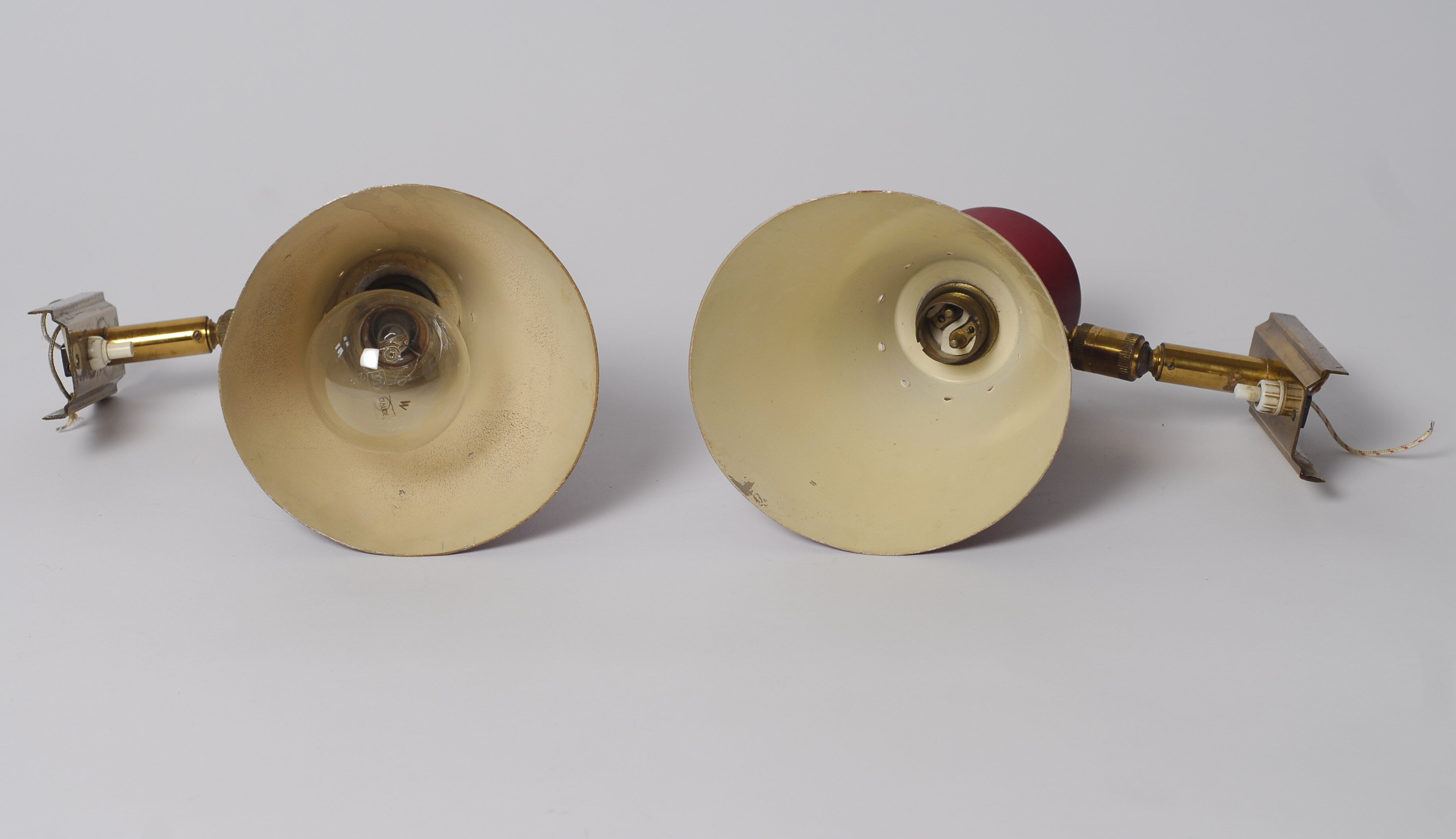 Pair diabolo bordeaux in dating from the 50s wall light