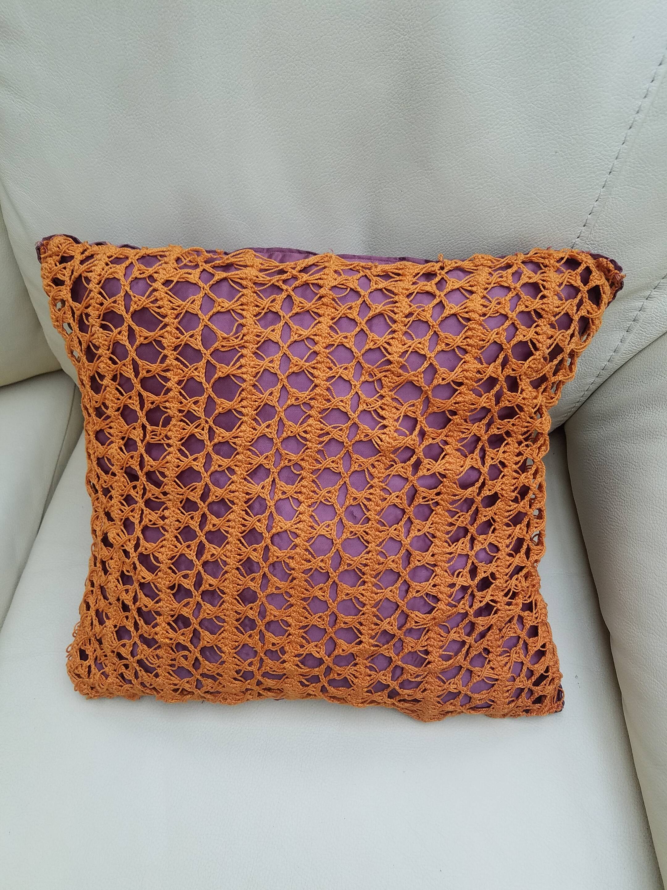 Coussin vintage au crochet