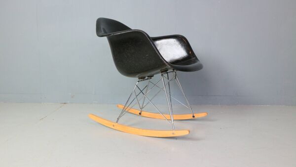 Fauteuil à bascule noir original « Rar » de Charles & Ray Eames, 1977
