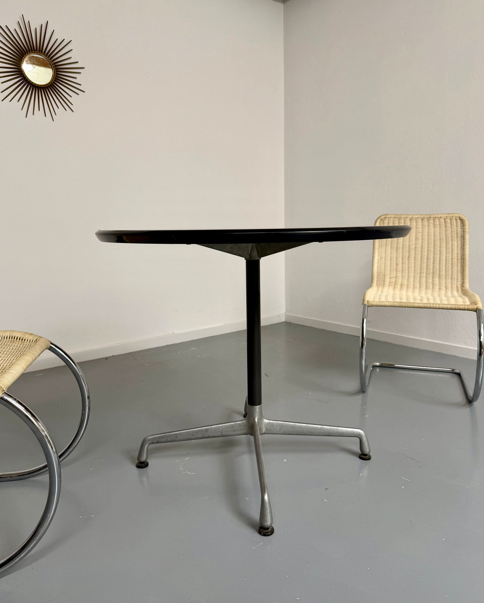 Eames Contract round table for Herman Miller, 1960s.