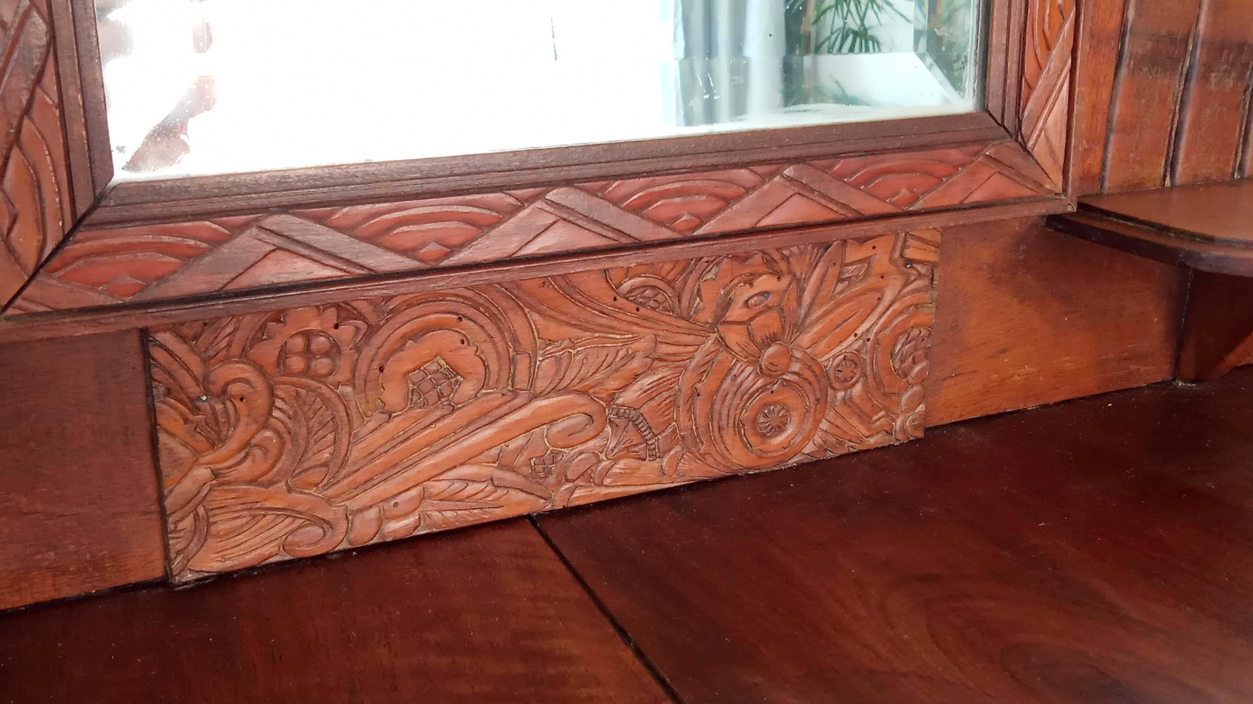 Art-deco hairdresser