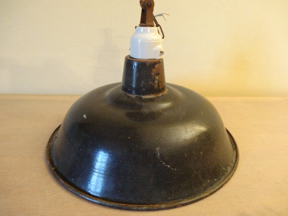 Black enamelled suspension