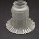 Abat-jour français vintage en verre blanc opaque avec bordure festonnée et détails festonnés 0181