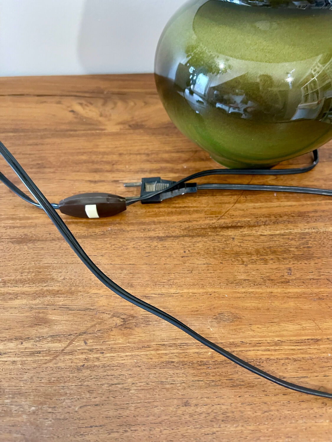 Glazed ceramic ball lamp