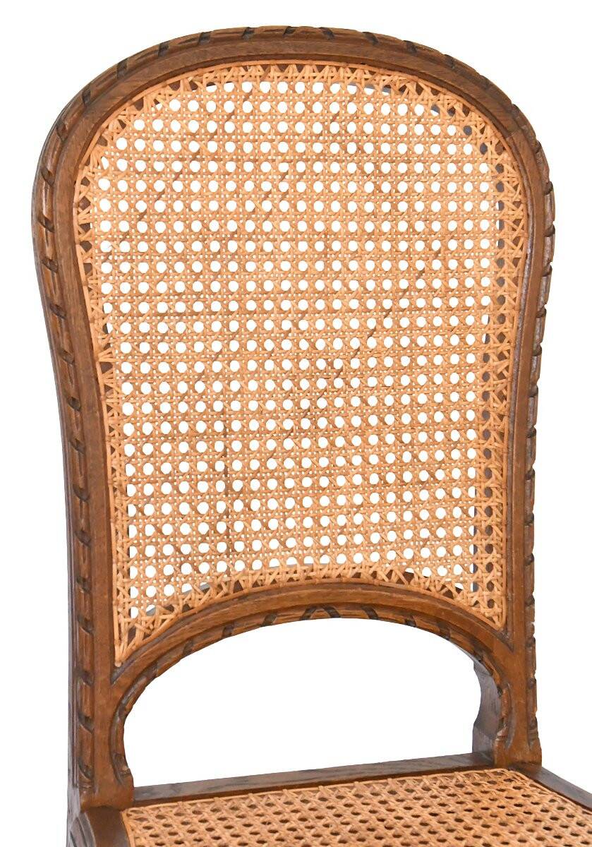 Suite de 8 chaises de style Louis XVI