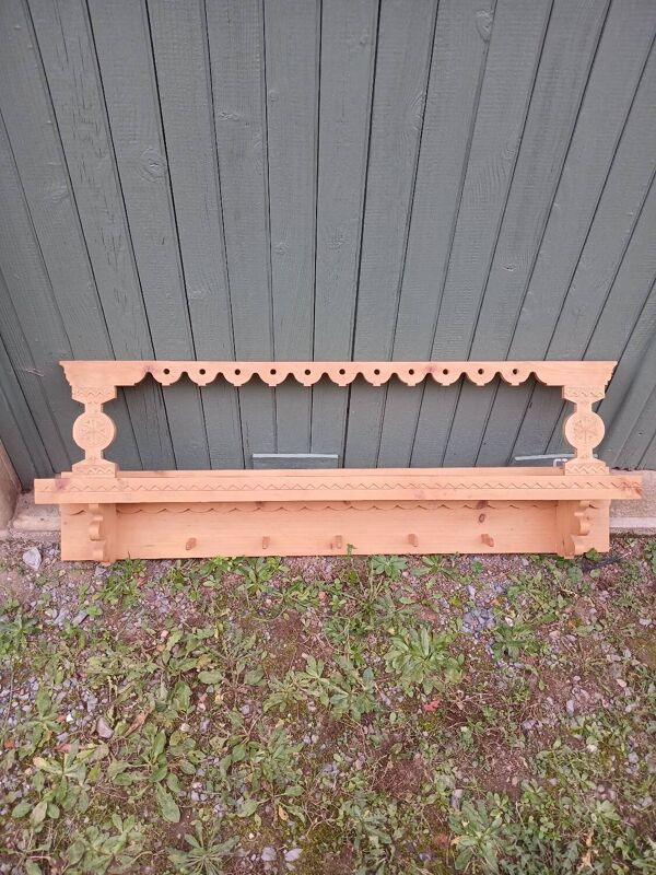 Étagère murale ancienne en bois sculpté