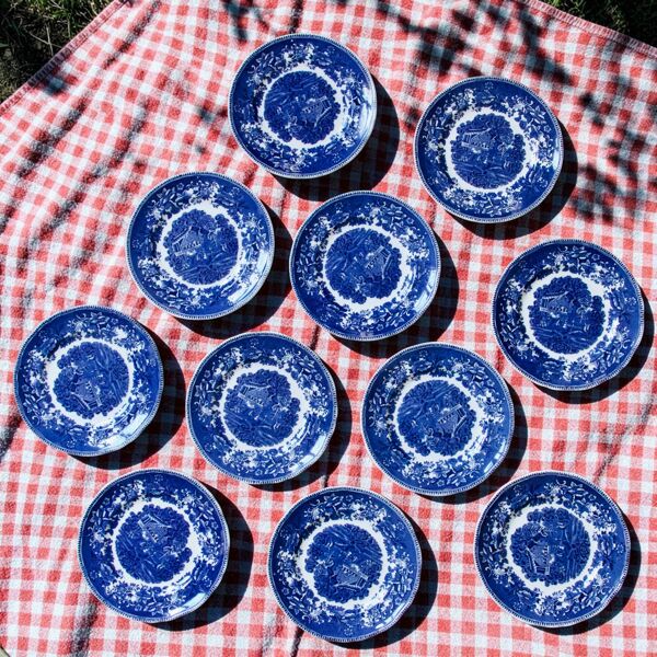 11 assiettes anglaises signées Enoch Wedgwood ''Avon Cottage