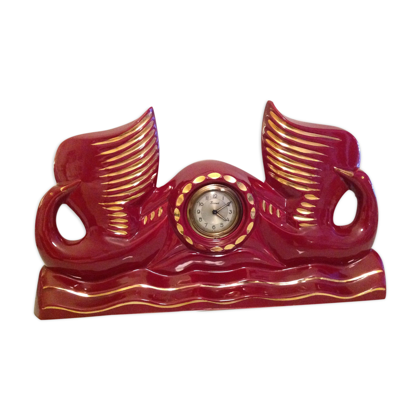Scout clock in red ceramic bordeaux art deco style