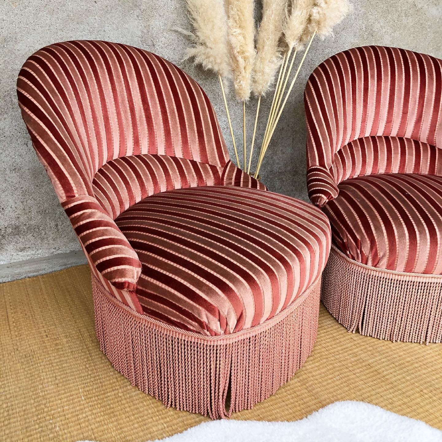 2 pink vintage toad armchairs