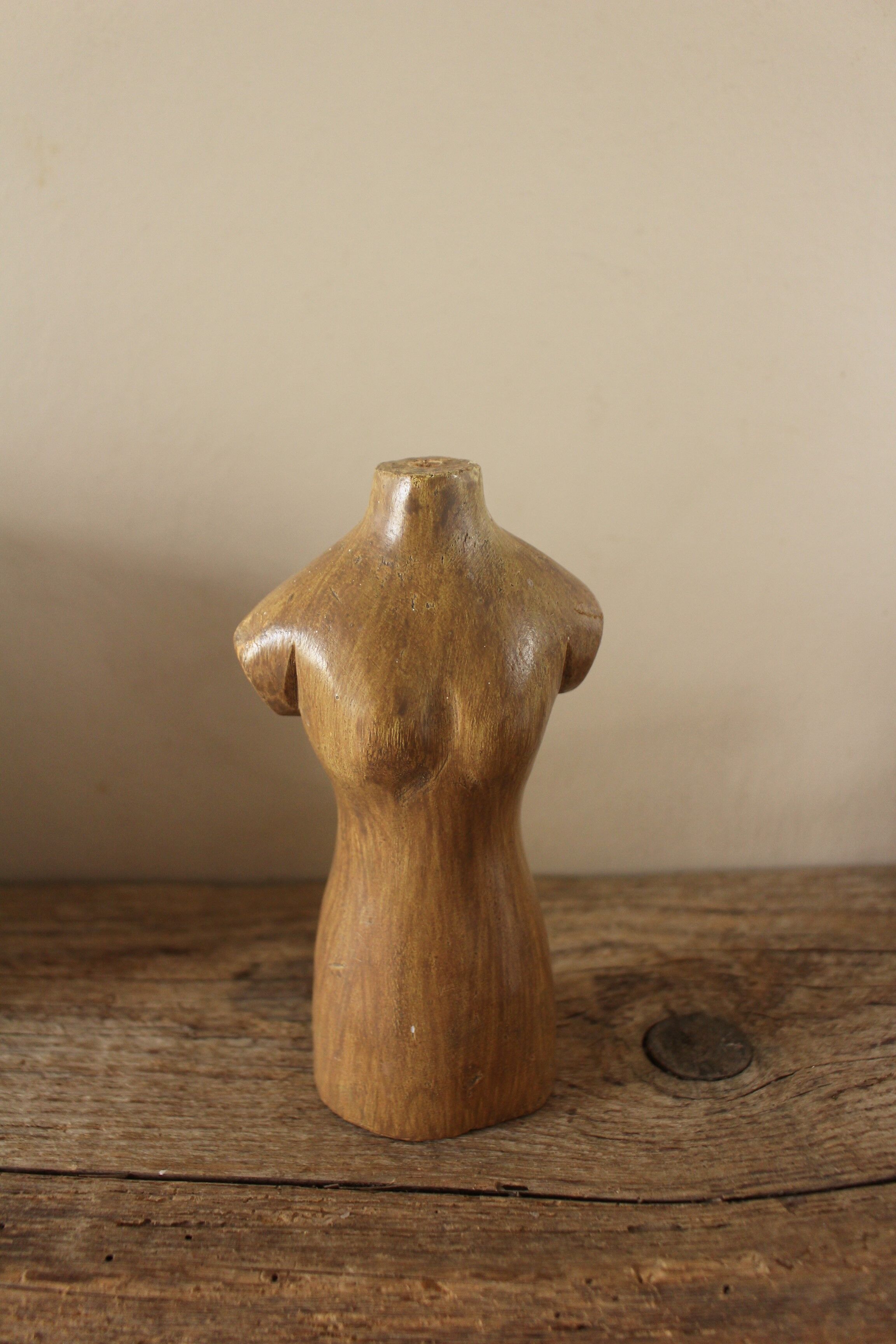 Wooden sewing mannequin to pose