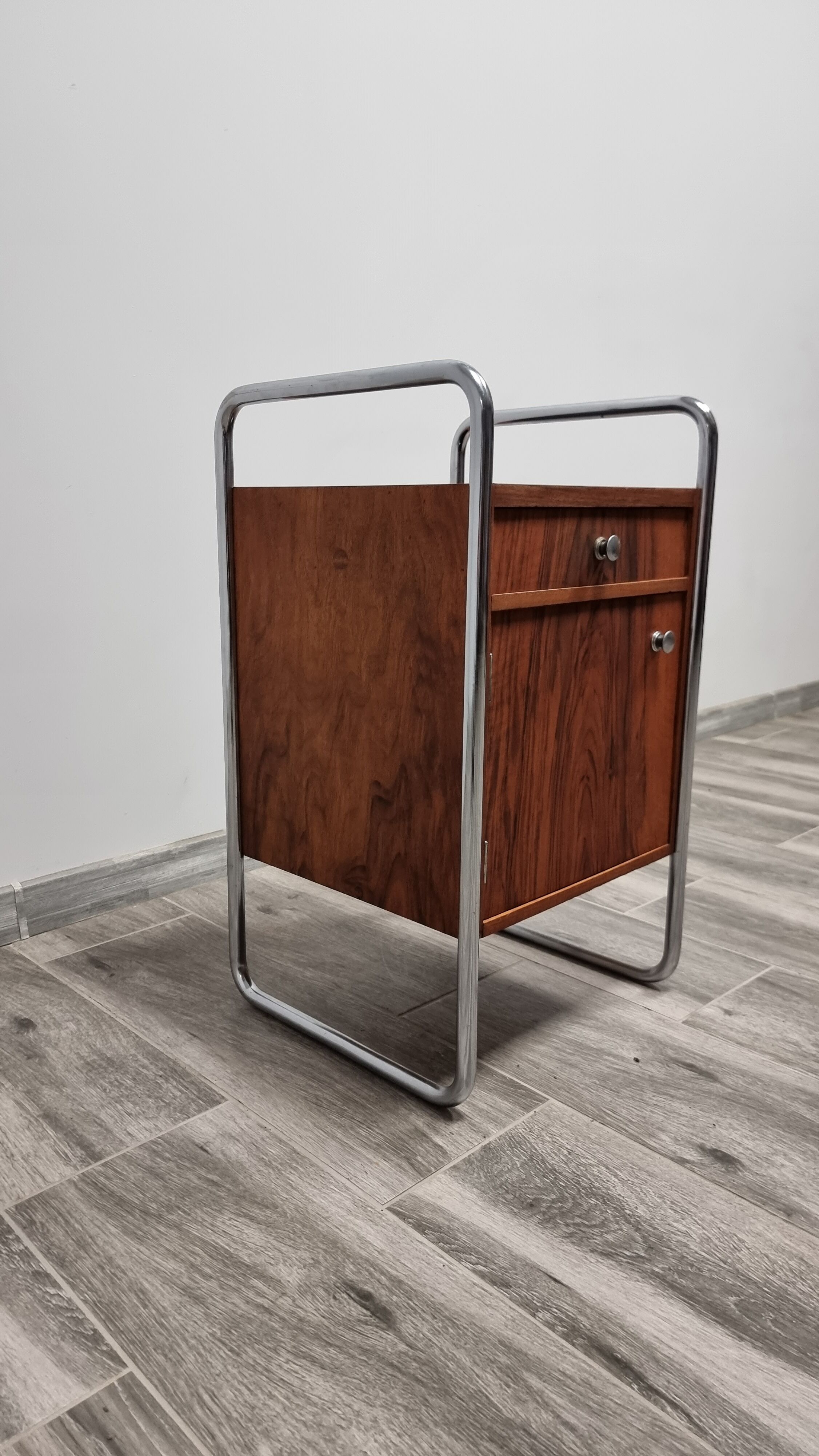 Table de chevet chromée Bauhaus