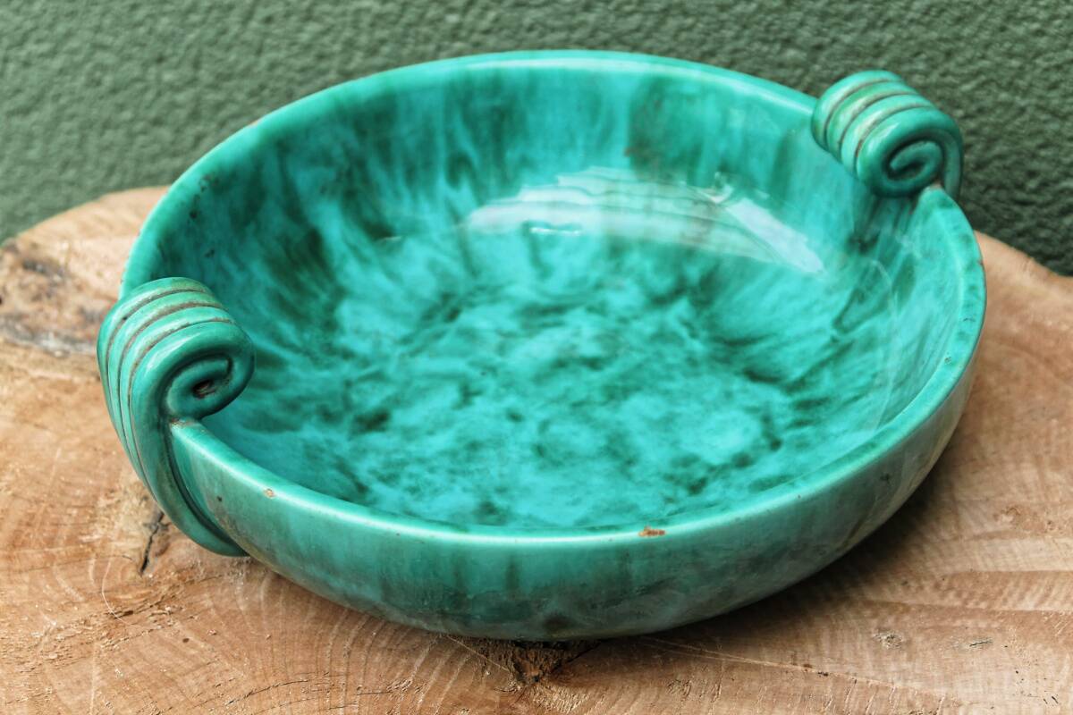 Art deco fruit bowl in green moiré ceramic