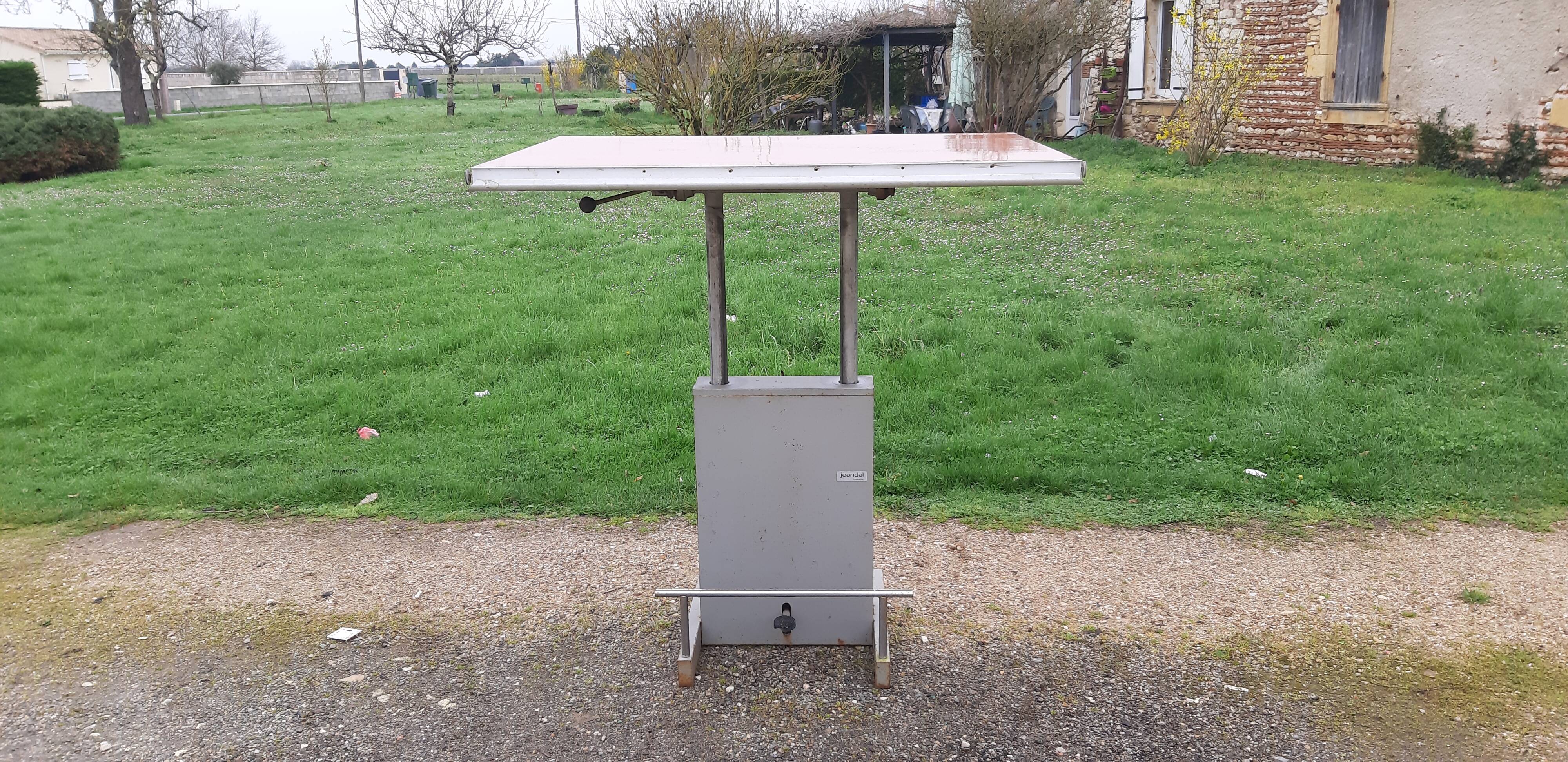 Drawing table by Jeandal Besançon