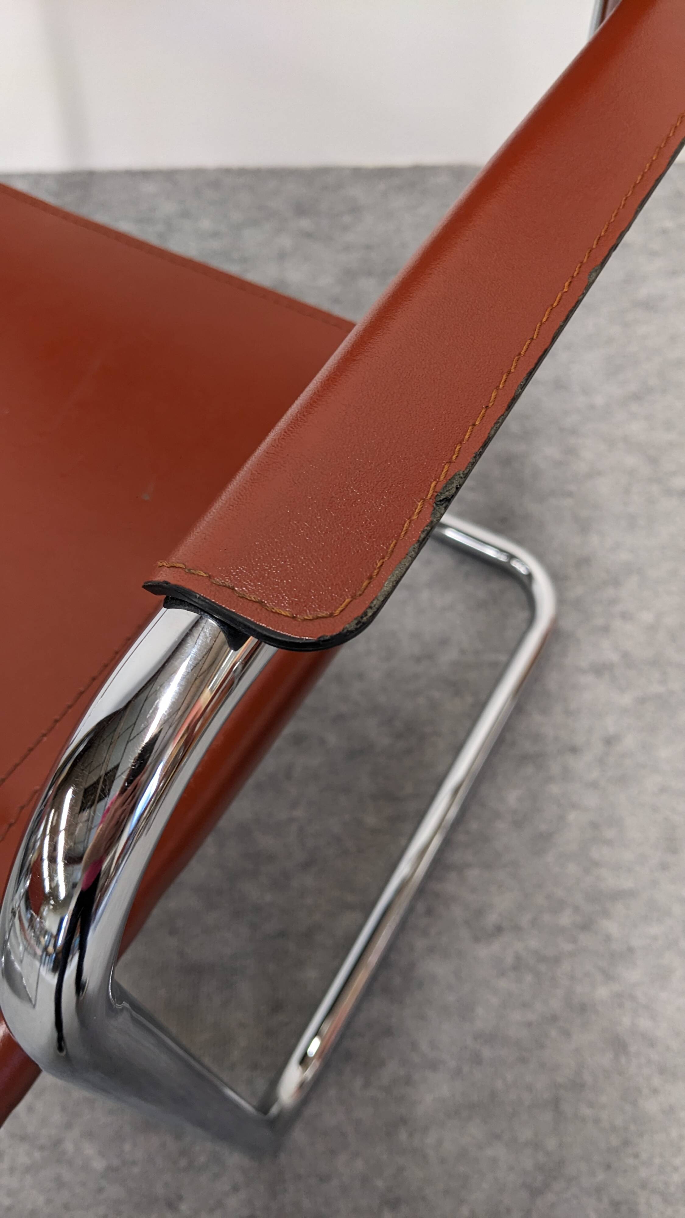 Série de 8 fauteuils cantilever modèle MG5 Made in Italy