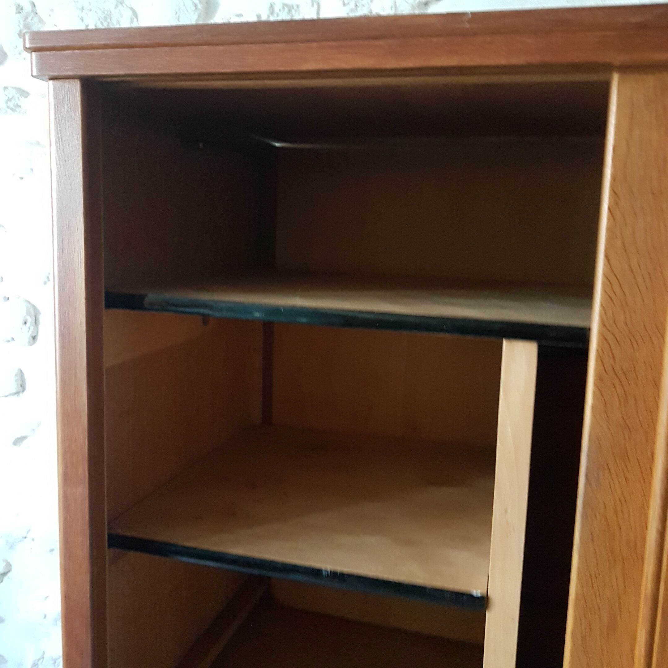 Wardrobe compass foot sliding doors