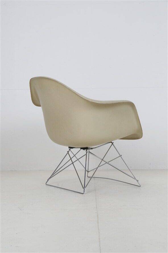 Rare Herman Miller / Charles & Ray Eames “LAR” fiberglass armchair on “Cat’s Cradle Base” / 1950s-1960s