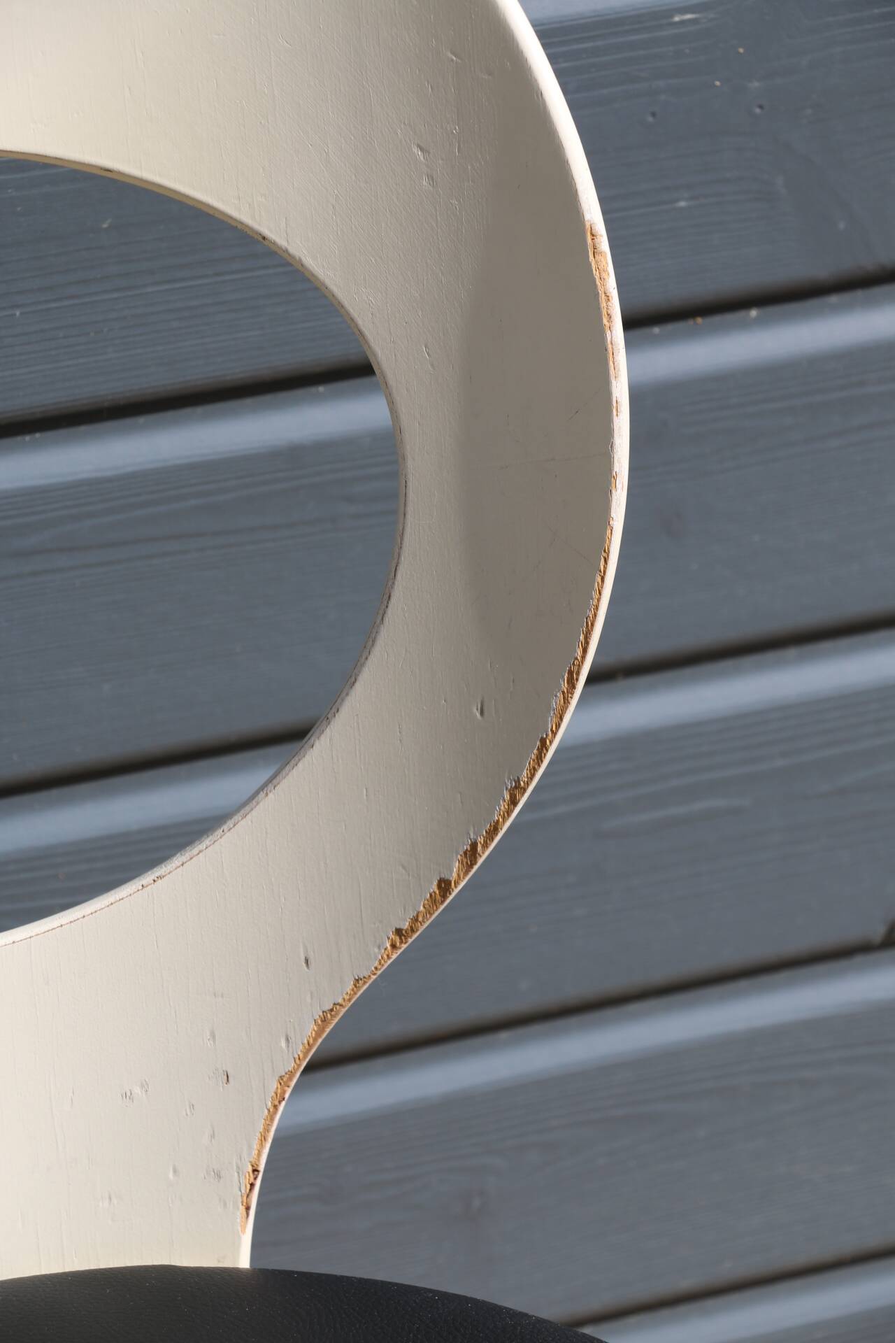 6 baumann chairs, white gull with black faux leather.