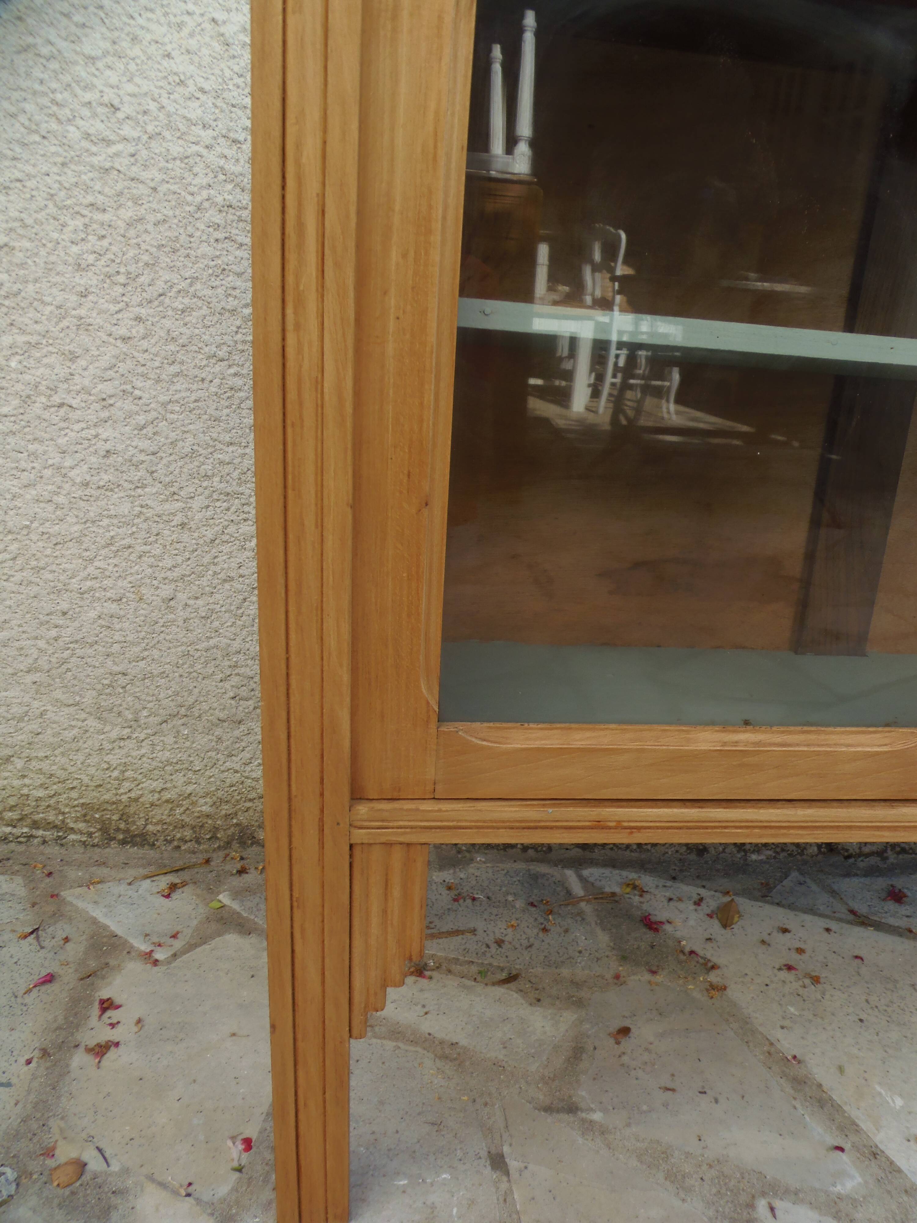 Art Deco sideboard in wood, with 2 glass doors.