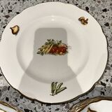Set of 8 flat plates, 8 deep plates and one L’amandinoise vegetable dish.