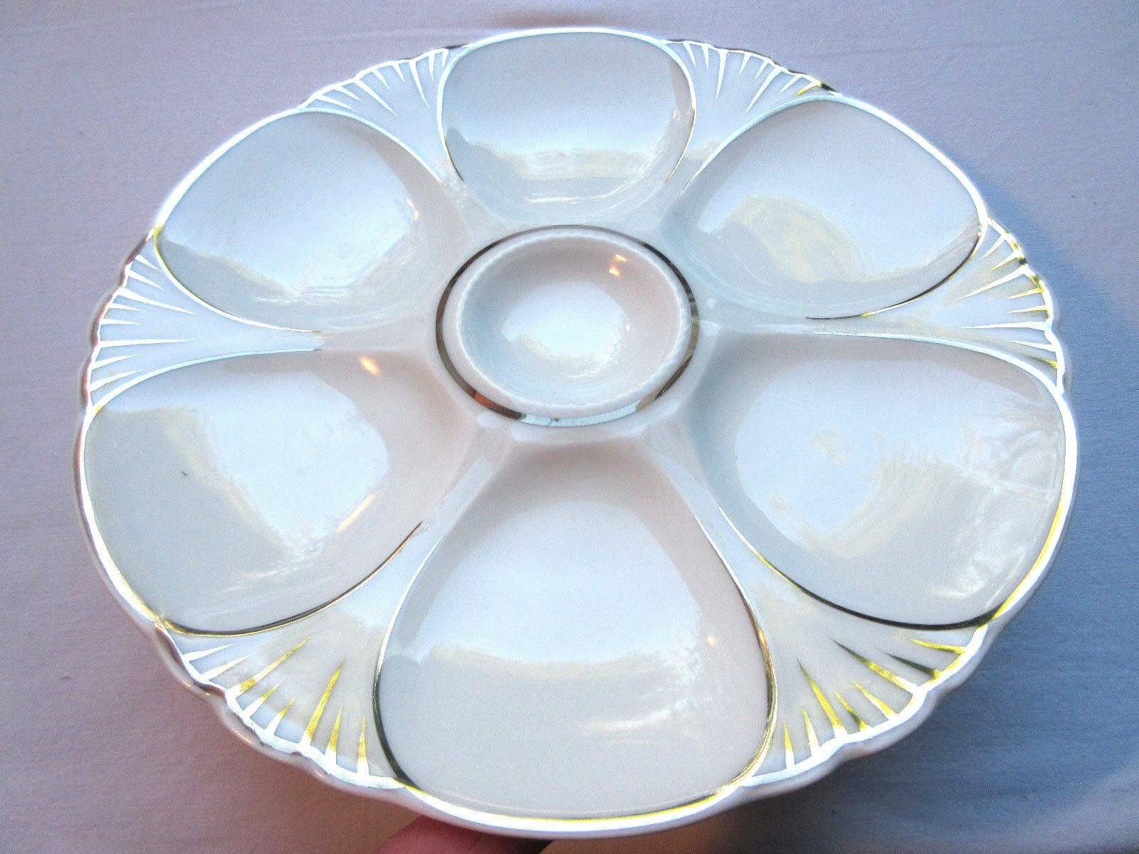 Assiette à huîtres en barbotine Limoges Charles Ahrenfeldt: 6 coquilles argent