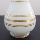 Vase miniature en opaline