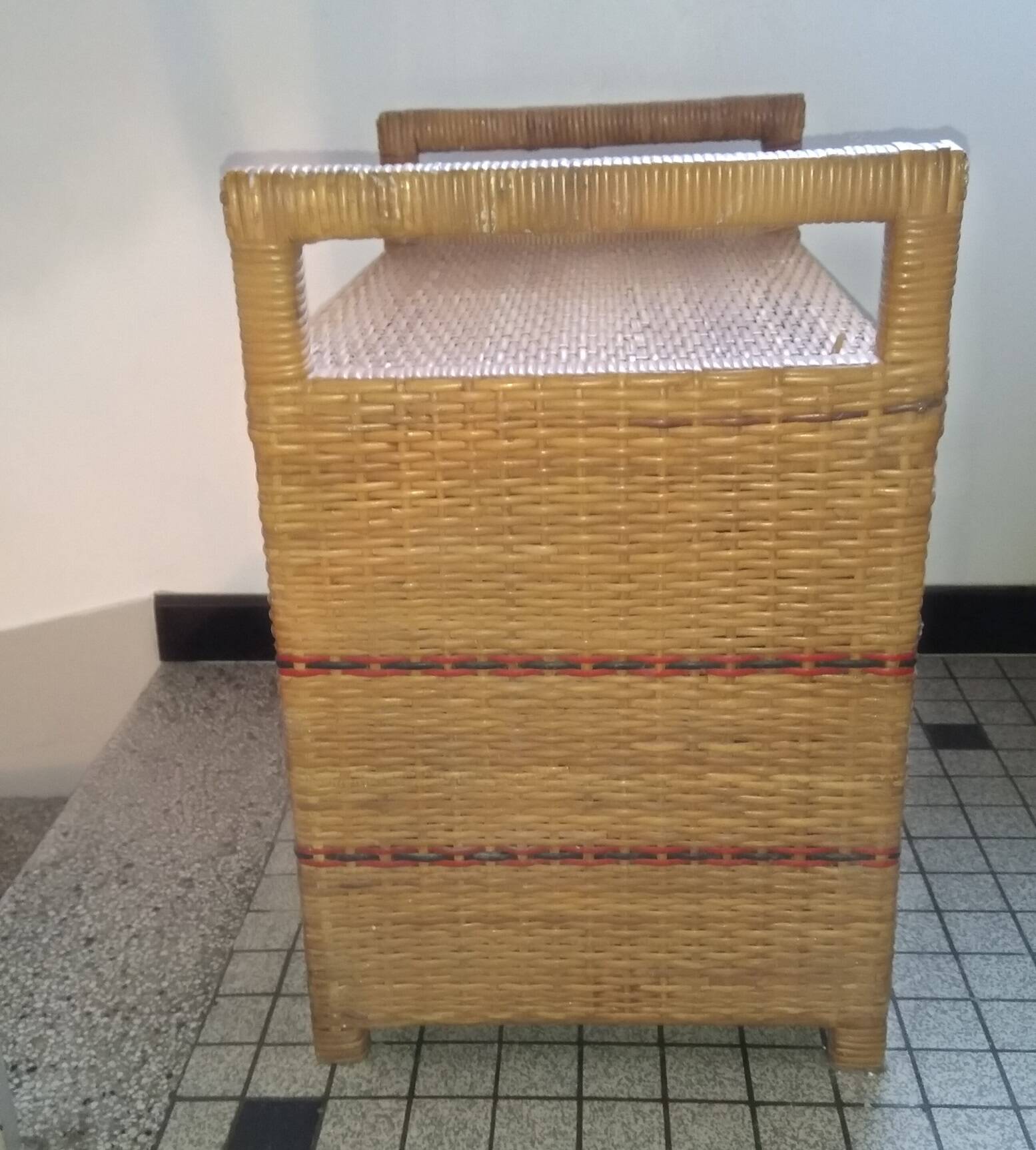 Coffre banc en rotin vintage