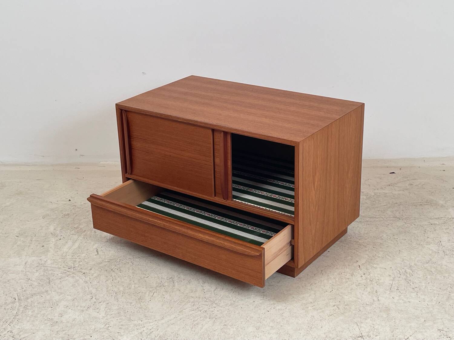 Teak bedside table/chest of drawers, 1960s