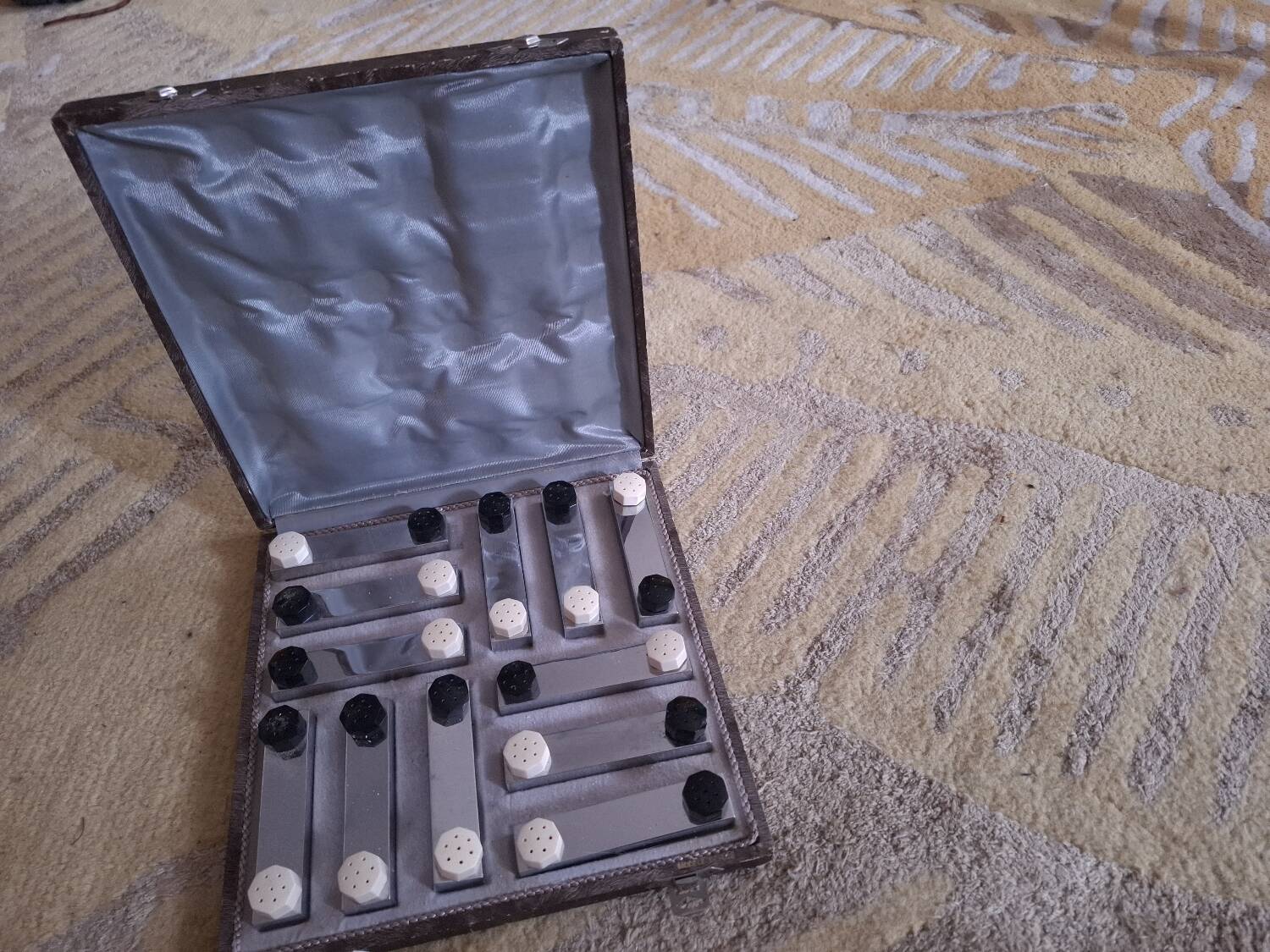 Box of 12 art deco knife holders (salt shaker, pepper shaker)