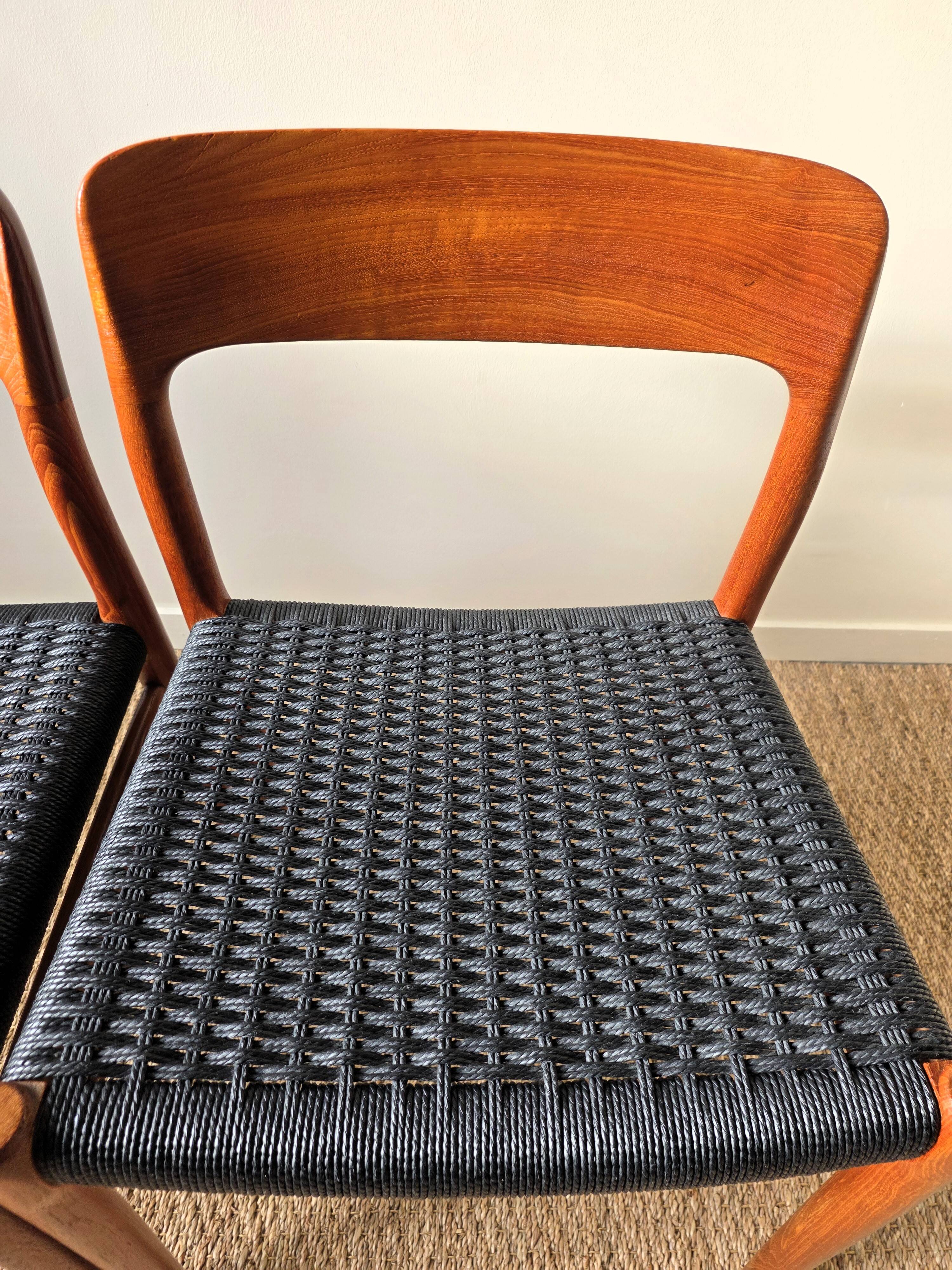 Paire de chaises Niels O. Møller modèle 75 – teck & cordage noir refait